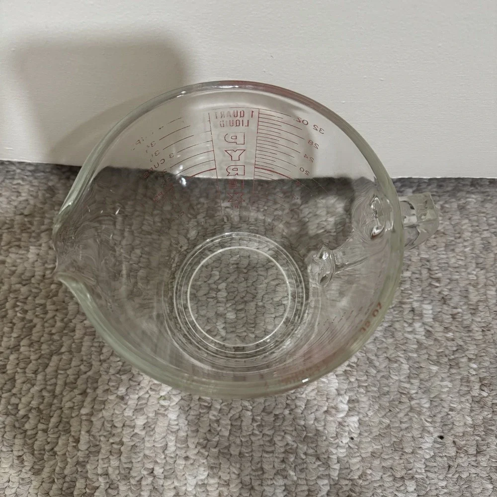 Vintage PYREX 1 Quart/4 Cup Measuring Cup with Red Lettering #532 D Handle USA